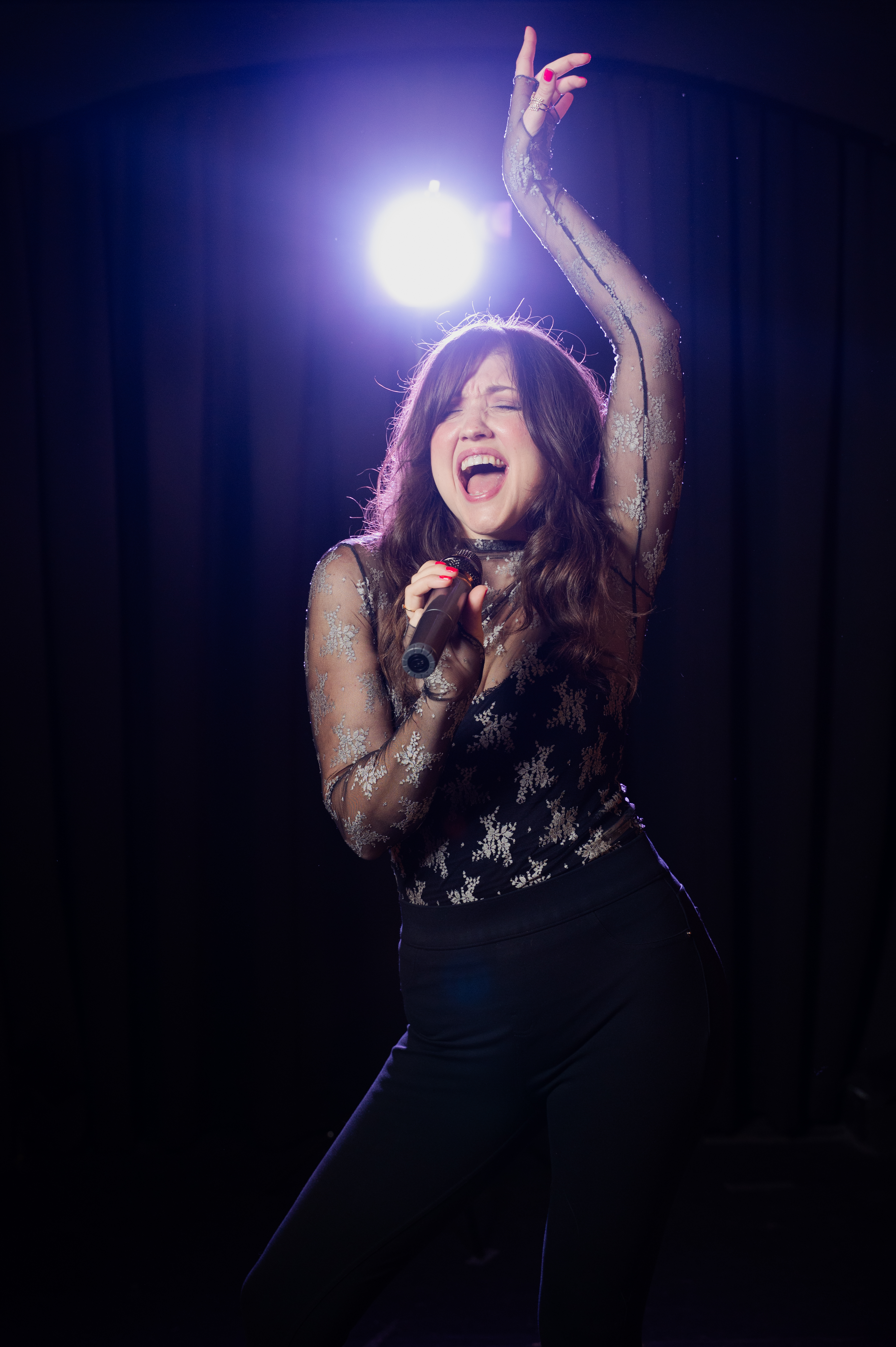 Courtney performing — 2